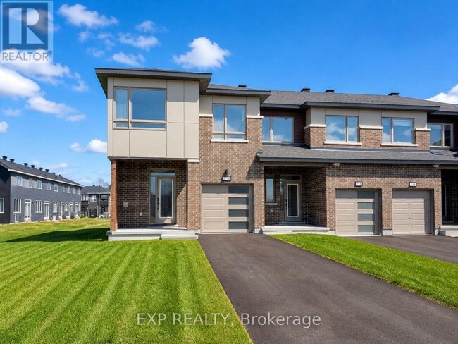 Building Photo - 218 Ormiston Cres