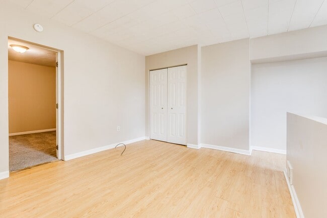 Building Photo - Available August - 3 Bedroom Home in South Side Slopes!