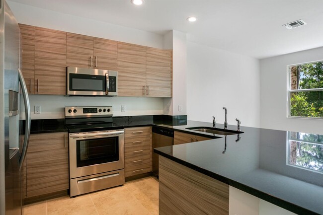 Building Photo - 6176 Portofino Cir