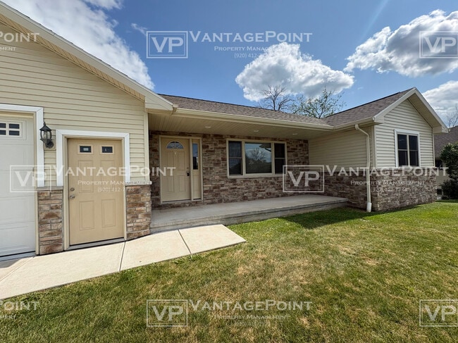 Building Photo - 2250 Daly Dr
