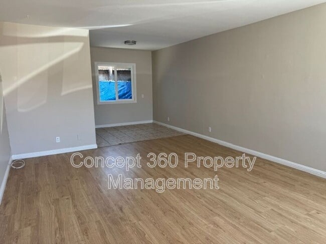 Building Photo - 9332 1/4 ELM VISTA DR