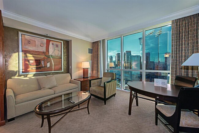Foto del edificio - 1 month stay at luxury high rise condo sui...