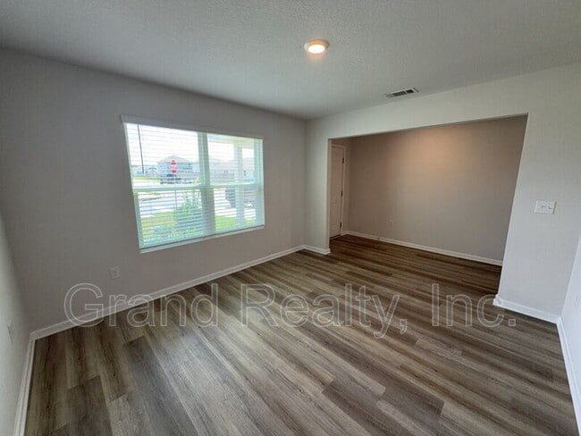 Building Photo - 5431 Peach Dr