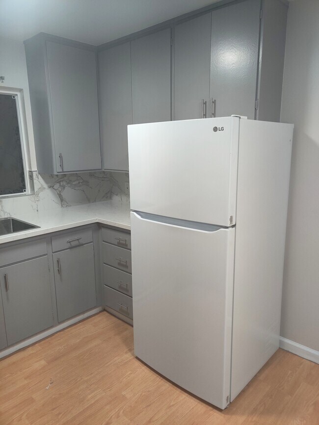 Building Photo - 832 Blair Ave