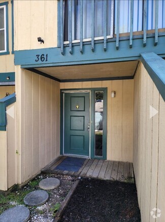 Building Photo - 361 Hickory Hill Dr