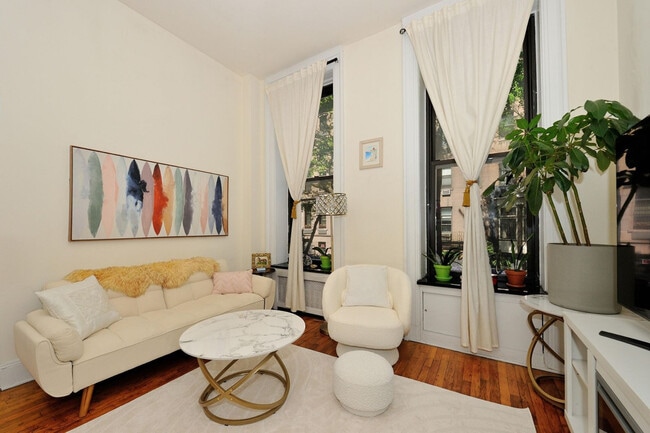 Building Photo - 120 E 40th St