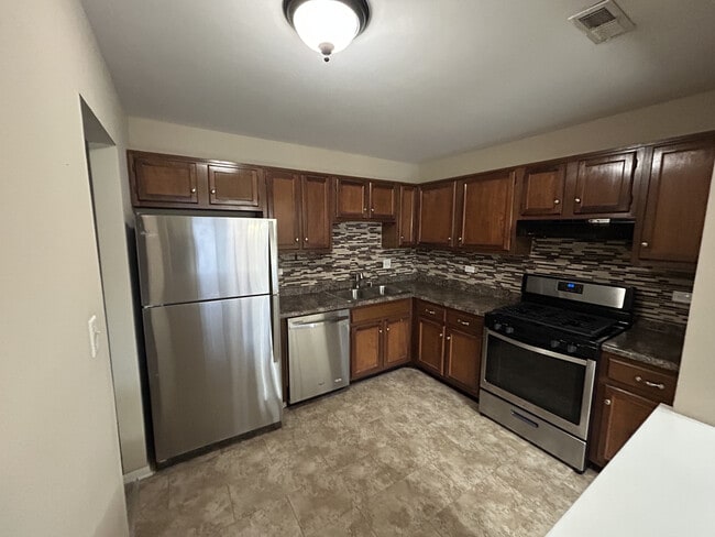 Building Photo - 7030 Park Ln Ct