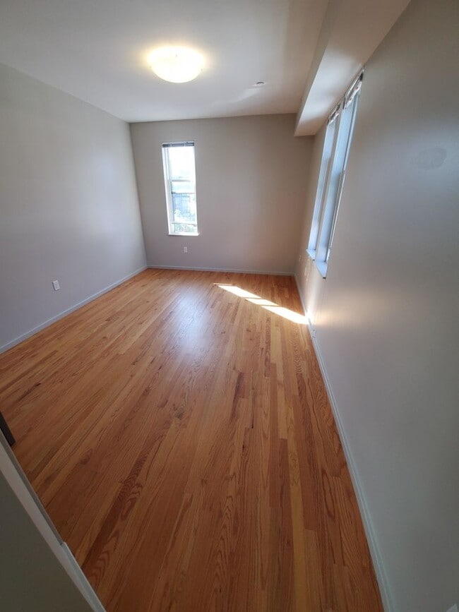 Foto del edificio - Huge 5 bed townhouse in allston