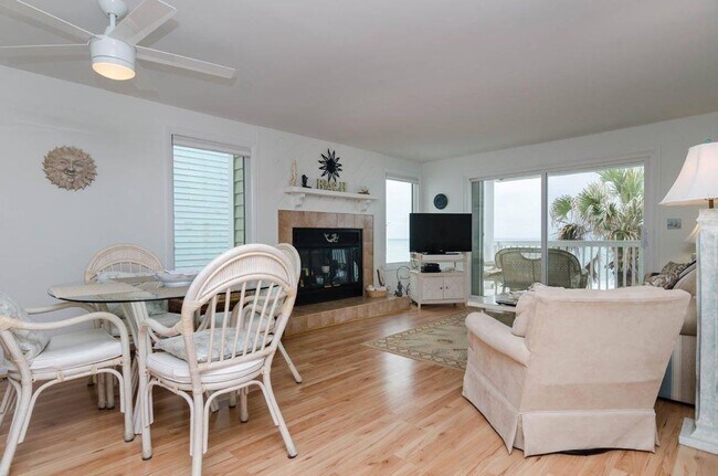 Building Photo - 2102 Surfrider Ct