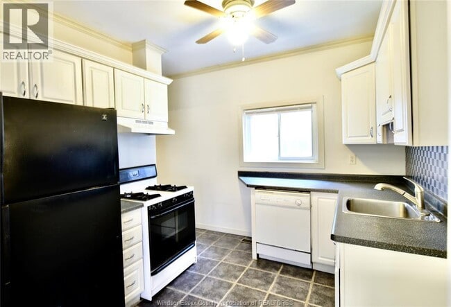 Building Photo - 1610 Hall Ave