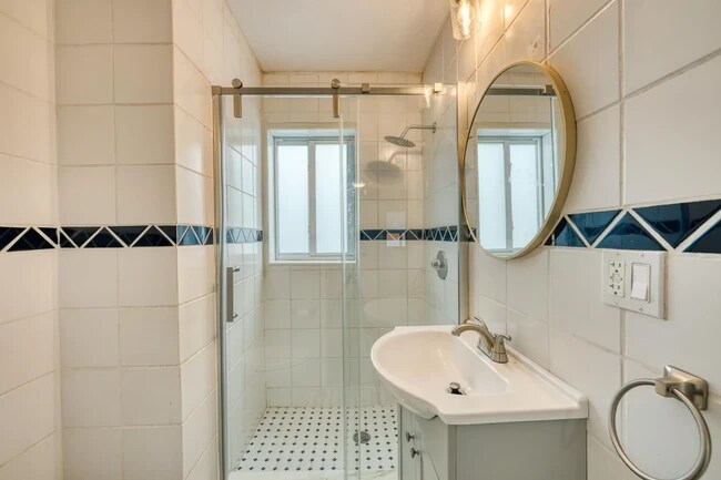 Foto del edificio - 719 NE 38th St