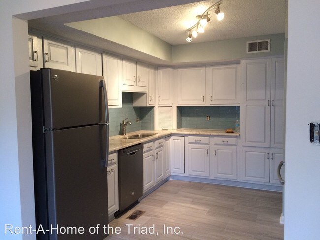 Foto del edificio - 2449 Cypress Ct