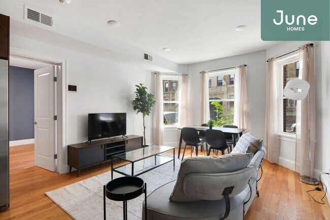 Foto del edificio - ROOM ONLY in 5-bed/2.0-bath Home