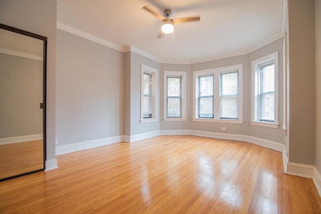 Foto del edificio - 2056 W Arthur Ave