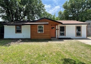 Building Photo - 225 E Coral Way