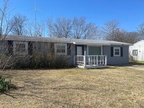 Building Photo - 116 E Stacie Rd