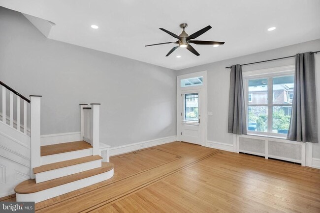 Foto del edificio - 117 Rochelle Ave