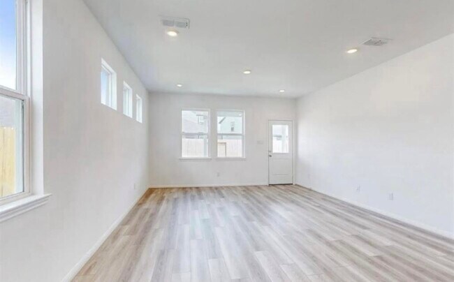 Foto del edificio - 2723 Forest Retreat Ln