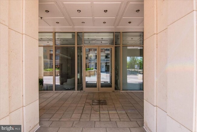 Building Photo - 3600 S Glebe Rd