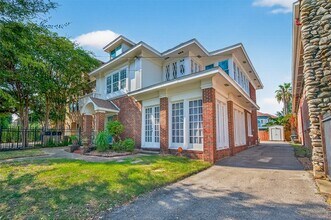 Building Photo - 324 W Alabama St