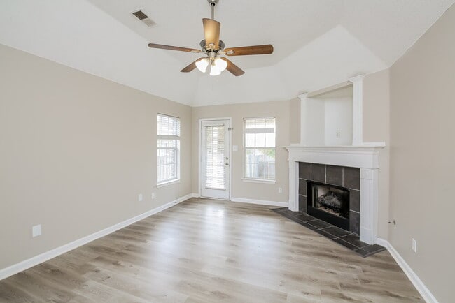 Building Photo - 1130 Breezy Valley Dr