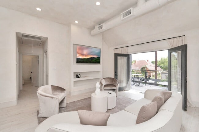 Building Photo - 2703 Blodgett St