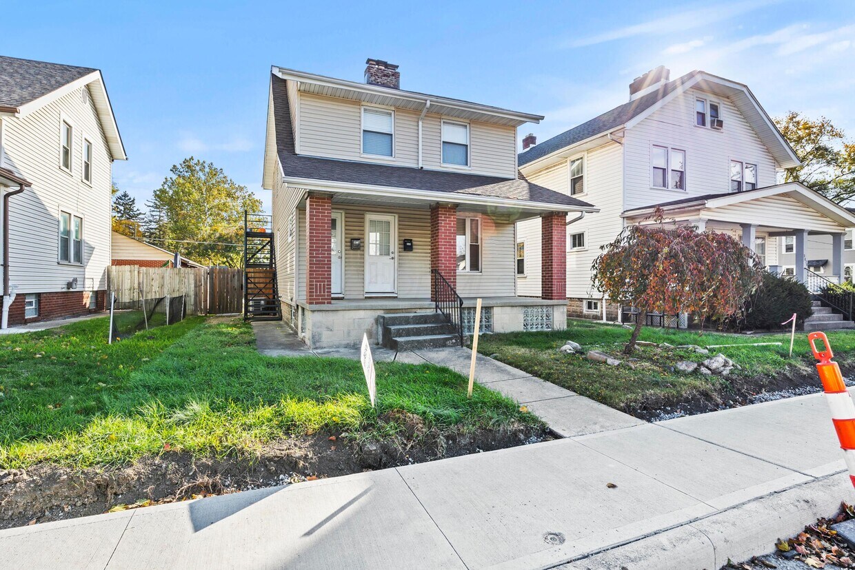 Foto principal - 2876 Indianola Ave