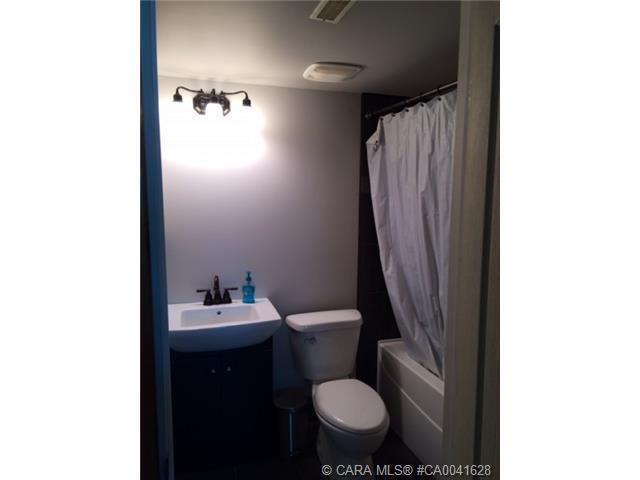 Building Photo - 5 Bed 2 Bath Unit in Blackfalds, AB