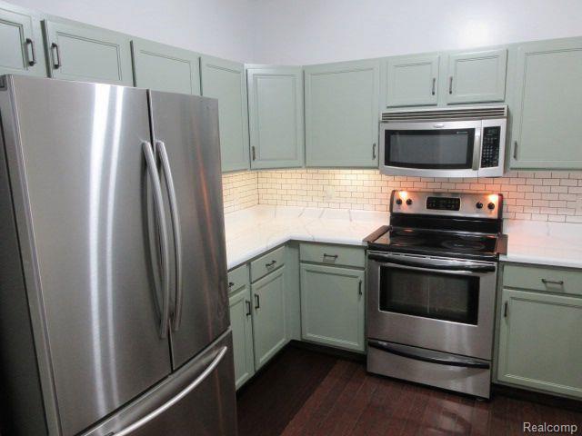 Foto del edificio - 17455 Windflower Dr