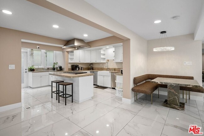 Building Photo - 1129 Benedict Canyon Drive