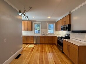 Building Photo - 8 Elmwood St