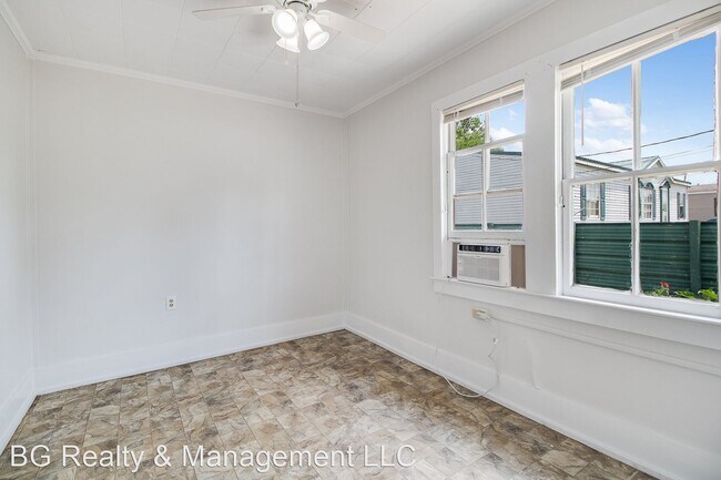 Building Photo - 2 br, 1 bath House - 505 E Main Street