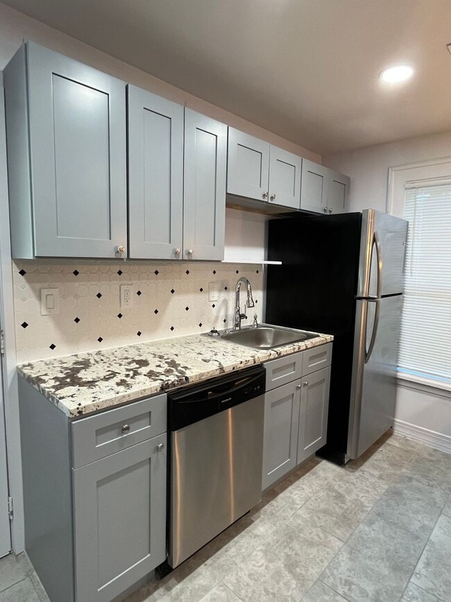 Foto del edificio - 2 bedroom House with Bonus Room and Fenced Yard