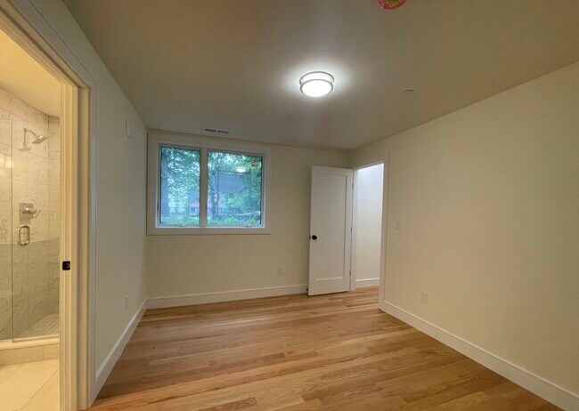 Building Photo - 65 Cameron St