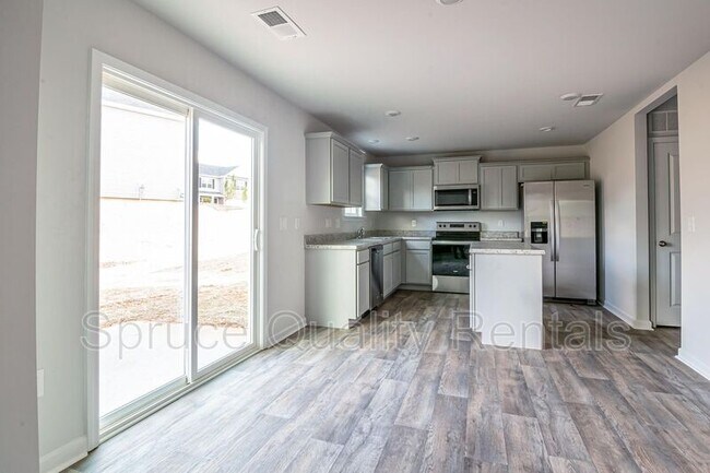 Building Photo - 965 Bosemon St