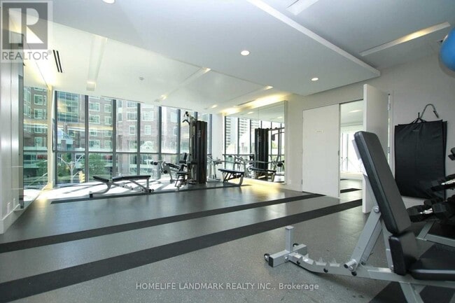 Photo du bâtiment - 110 Charles St E