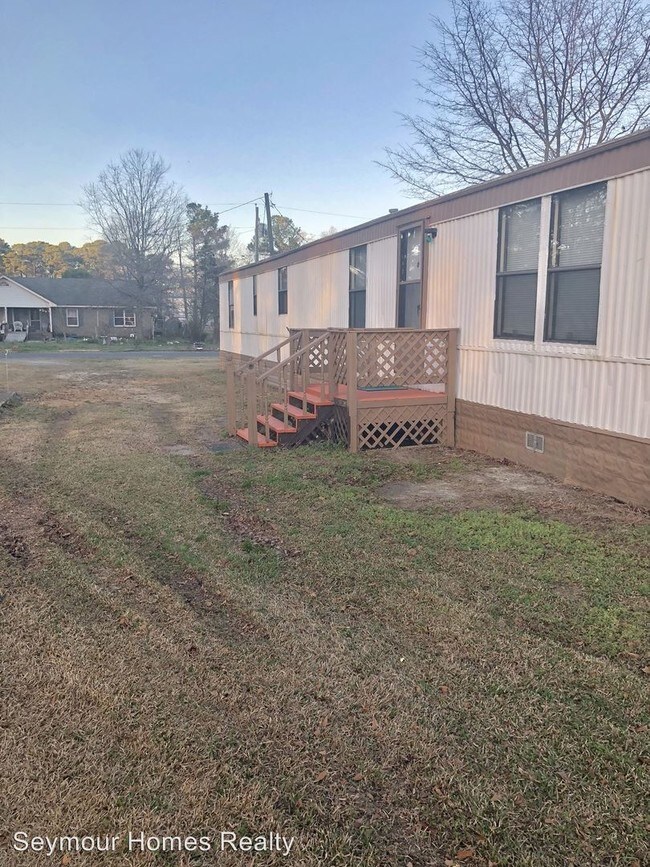 Building Photo - 312 Woodview Dr