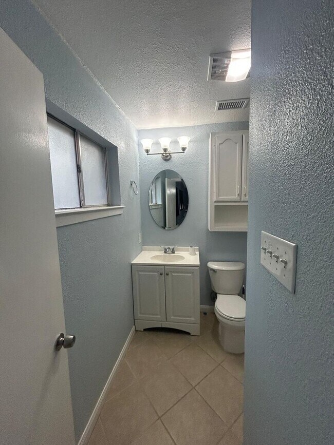 Building Photo - 6403 Ridge Creek Dr