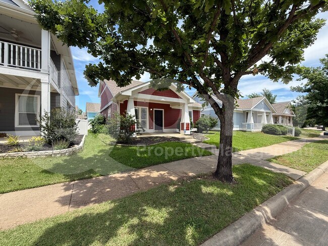 Building Photo - 10301 Waterbury Dr
