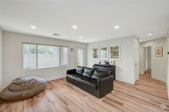 Building Photo - 10741 Turquoise Valley Dr