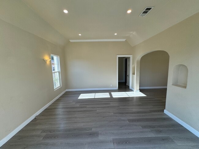 Building Photo - 1153 Alameda Ave