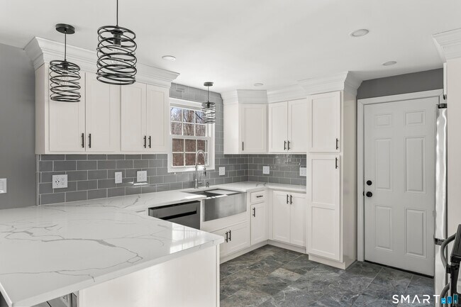 Foto del edificio - 17 Champlain Dr