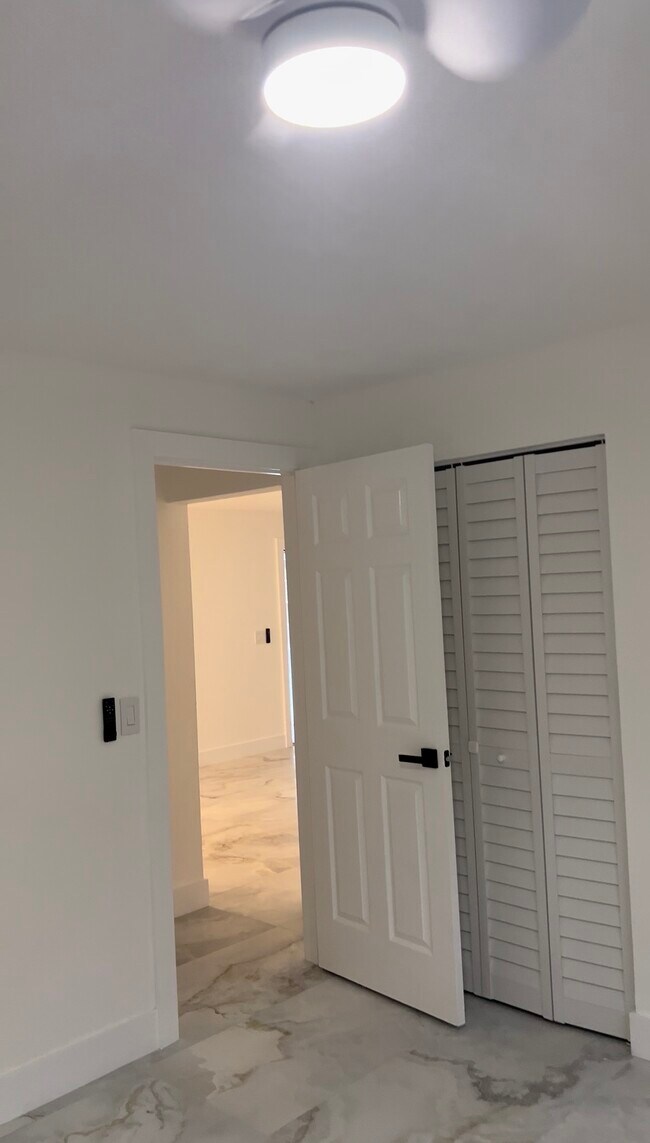 Foto del edificio - 5911 NW 19th Ct