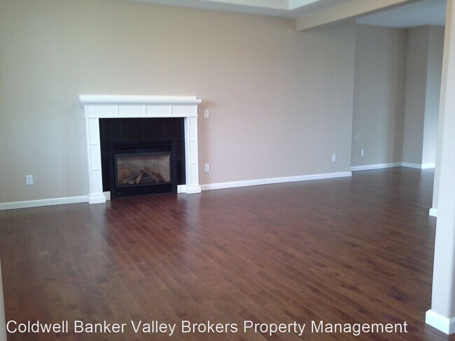 Building Photo - 4 br, 2.5 bath House - 2642 Newton St