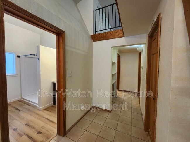 Building Photo - 10322 Chain of Rock St