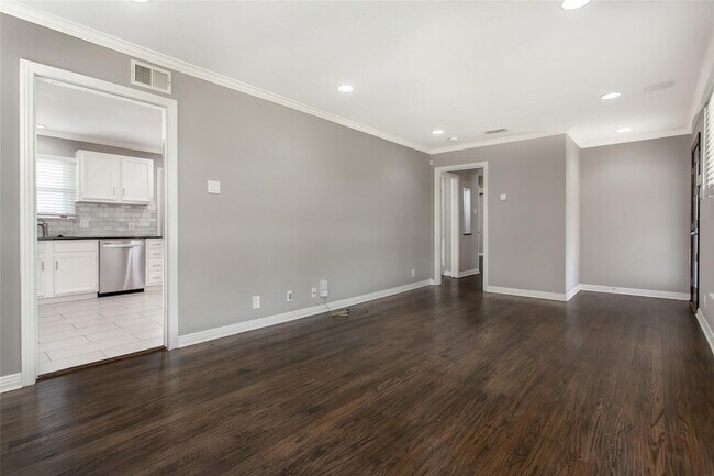 Foto del edificio - 570 Bondstone Dr