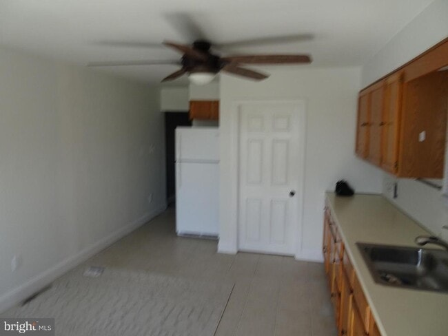 Foto del edificio - 213 E 2nd St