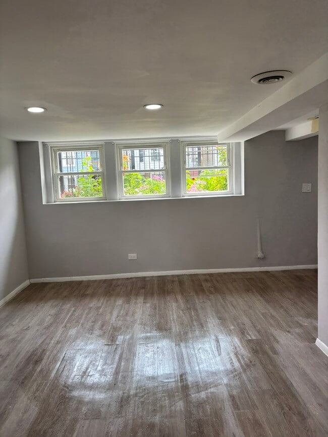 Building Photo - 3522 W Wolfram St