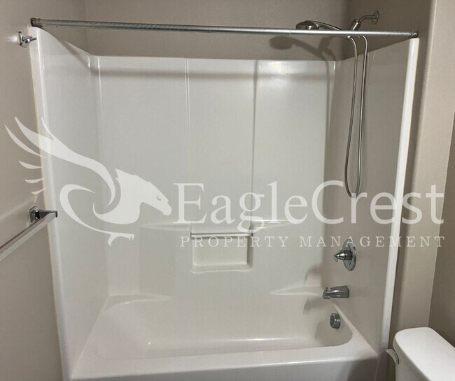 Foto del edificio - Two Bedroom, One and a Half Bathroom Unit