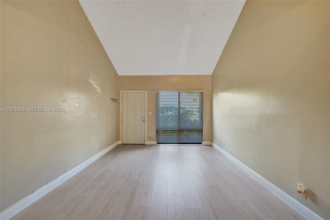 Foto del edificio - 11154 NW 37th St